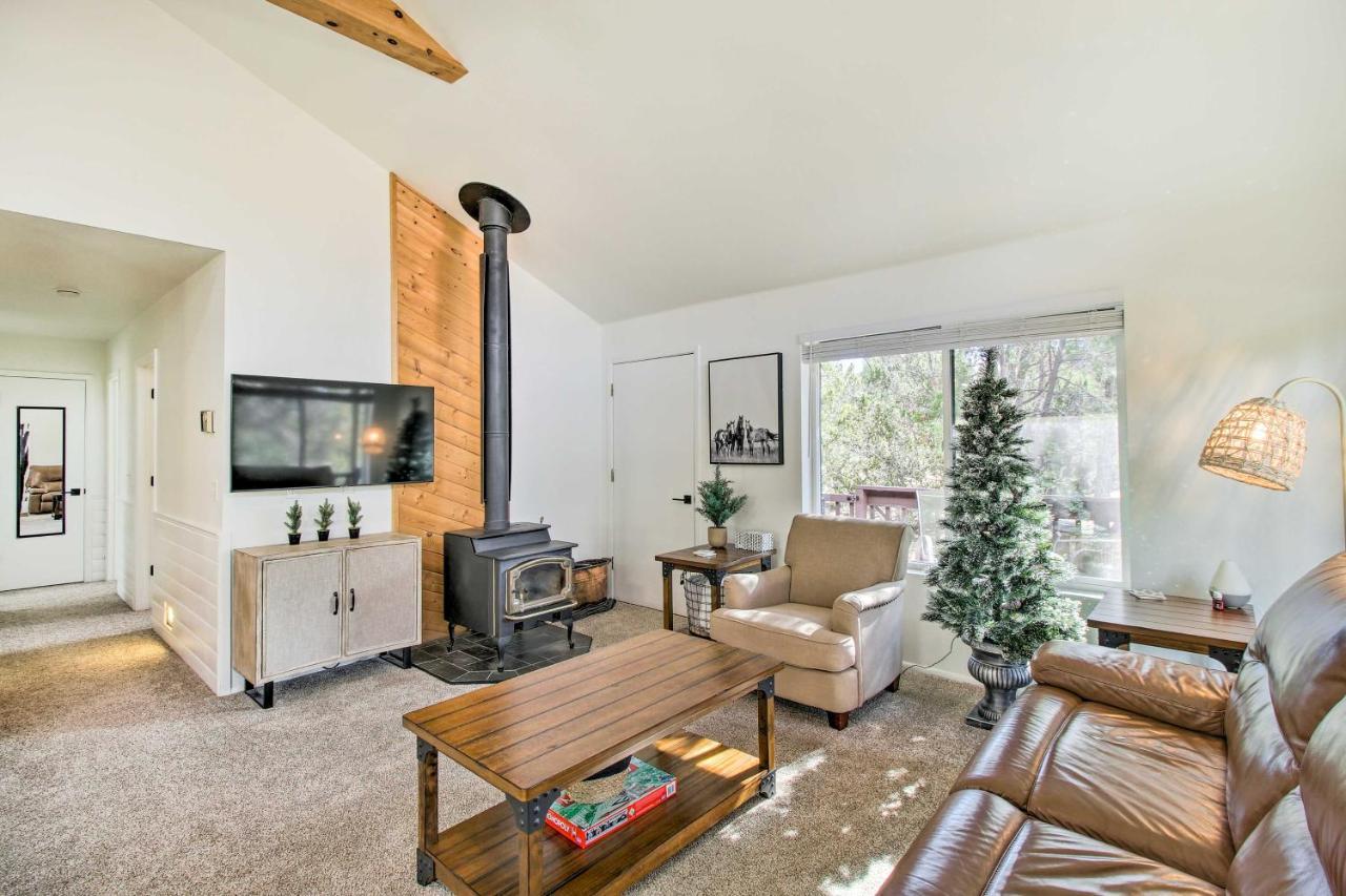 Modern Heber-Overgaard Cabin With Deck And Fire Pit Bagian luar foto